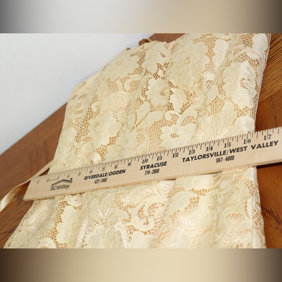 Zinnia Elegans Golden Lace Pencil Dress - Picture 7 of 8